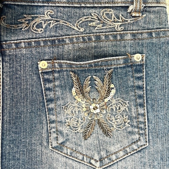 VTG Marilu, Jean Skirt w/Beautiful Embellished Designs, Like New Condition, S - Picture 8 of 10